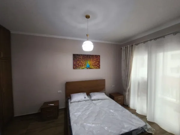 Tirane, jepet me qera apartament 1+1+Ballkon Kati 4, 66 m² 800 € (ZOGU I ZI)