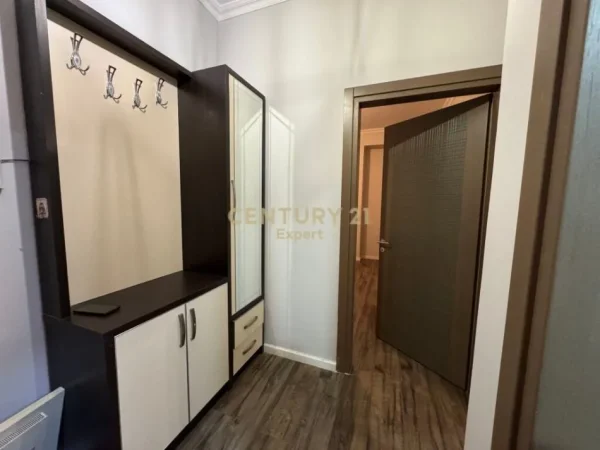 Tirane, jepet me qera apartament 1+1 Kati 3, 100 m² 700 € (Kodra e Diellit)