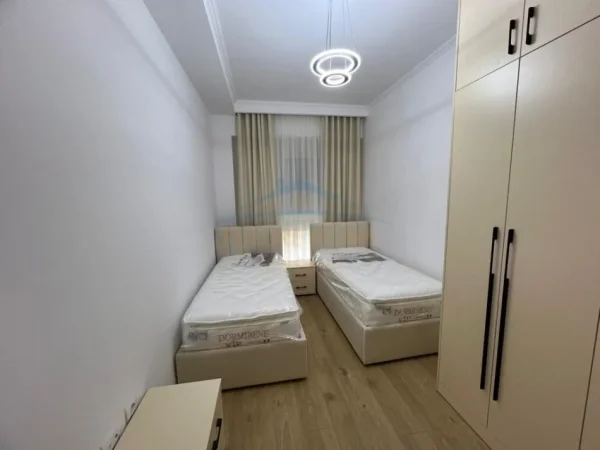 Tirane, jepet me qera apartament 2+1 Kati 4, 105 m² 750 € 