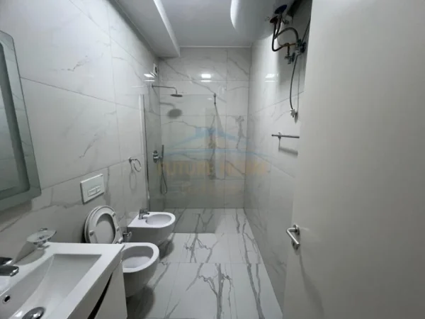 Tirane, jepet me qera apartament 2+1 Kati 4, 105 m² 750 € 