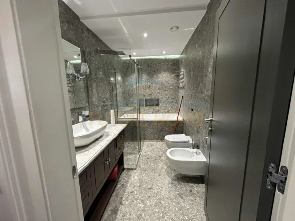 Tirane, jepet me qera apartament 2+1 Kati 1, 198 m² 1.500 € (Kopshti Botanik)