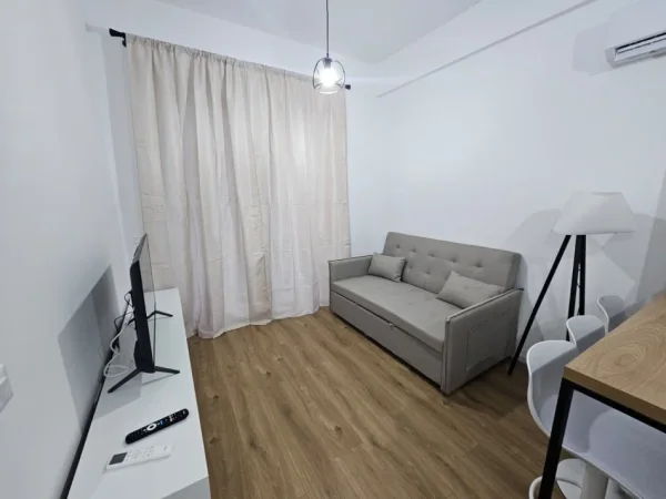 Tirane, jepet me qera apartament 1+1 , 55 m² 480 € (Rezidenca Oxa)