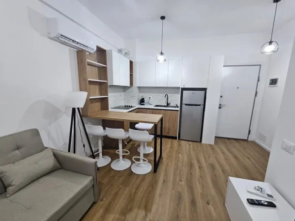 Tirane, jepet me qera apartament 1+1 , 55 m² 480 € (Rezidenca Oxa)
