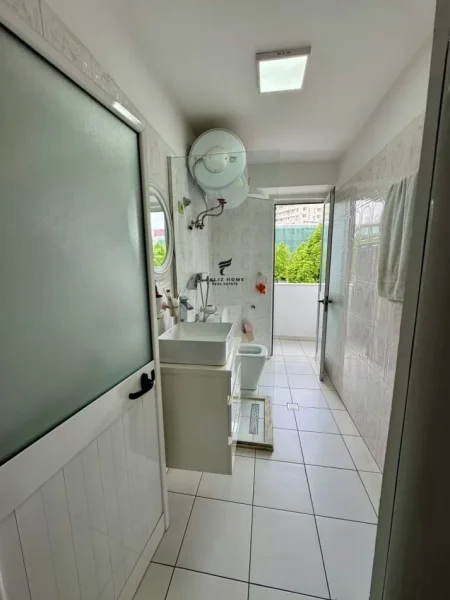 Tirane, jepet me qera dyqan Kati 2, 68 m² 750 € (VASIL SHANTO)