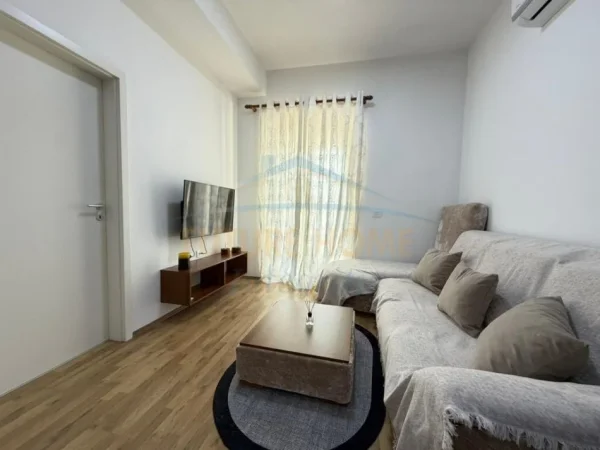 Tirane, jepet me qera apartament 1+1 Kati 1, 49 m² 370 € (MANGALEM)  AL62183