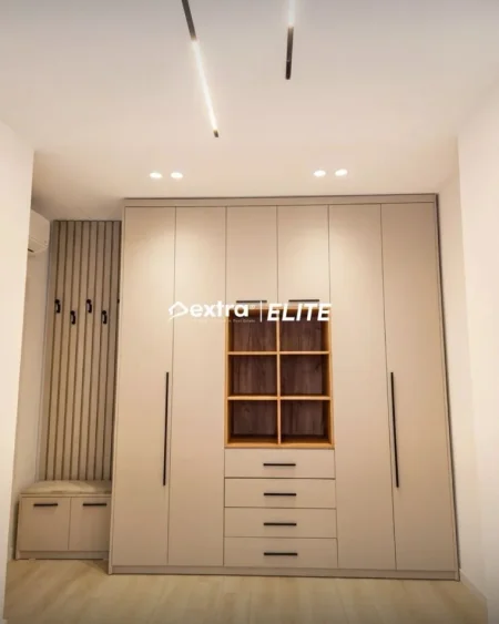 Tirane, jepet me qera apartament 2+1 Kati 8, 100 m² 1.000 € (Kompleksi aura)