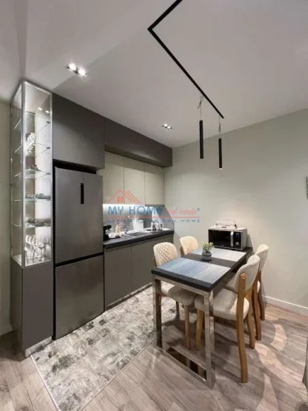 Tirane, jepet me qera apartament 1+1+Ballkon Kati 11, 67 m² 870 € (Piaca)