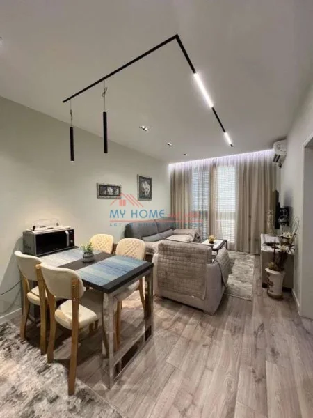 Tirane, jepet me qera apartament 1+1+Ballkon Kati 11, 67 m² 870 € (Piaca)