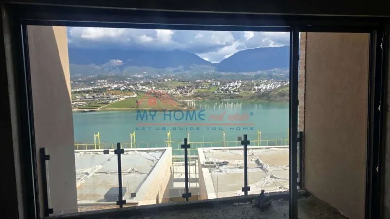 Tirane, shitet Vile 3 Katshe Kati 4, 210 m² 390.000 € (Farke)