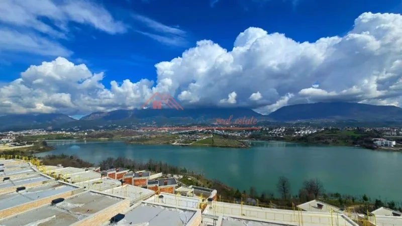 Tirane, shitet Vile 3 Katshe Kati 4, 210 m² 390.000 € (Farke)