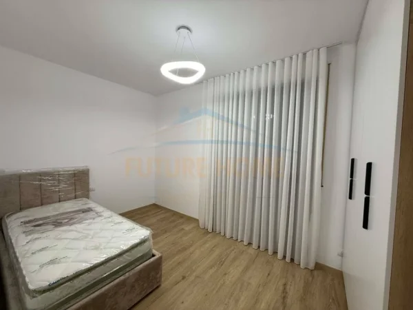 Tirane, jepet me qera apartament 2+1 Kati 4, 117 m² 700 € 