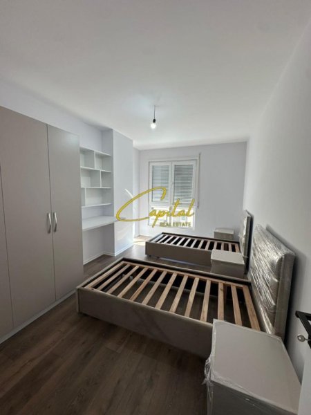Tirane, jepet me qera zyre Kati 5, 100 m² 550 € (5 MAJI)