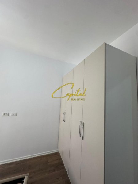 Tirane, jepet me qera zyre Kati 5, 100 m² 550 € (5 MAJI)