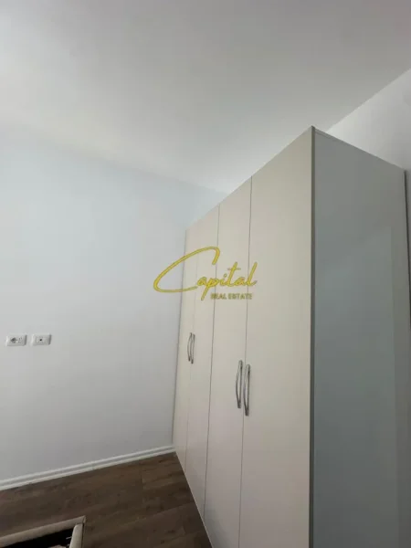 Tirane, jepet me qera zyre Kati 5, 100 m² 550 € (5 MAJI)