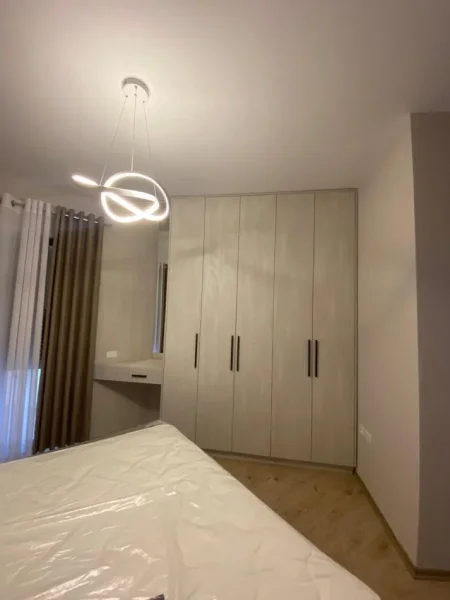 Tirane, jap me qera apartament 2+1 Kati 4, 106 m² 1.500 € (Qender)