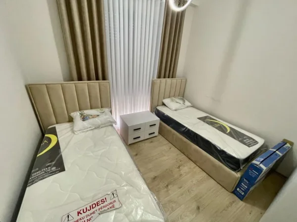 Tirane, jap me qera apartament 2+1 Kati 4, 106 m² 1.500 € (Qender)