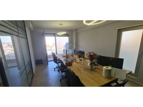 Tirane, jepet me qera zyre Kati 2, 67 m² 630 € 