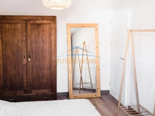 Tirane, jepet me qera apartament 1+1 Kati 4, 650 € (Fortuzi)