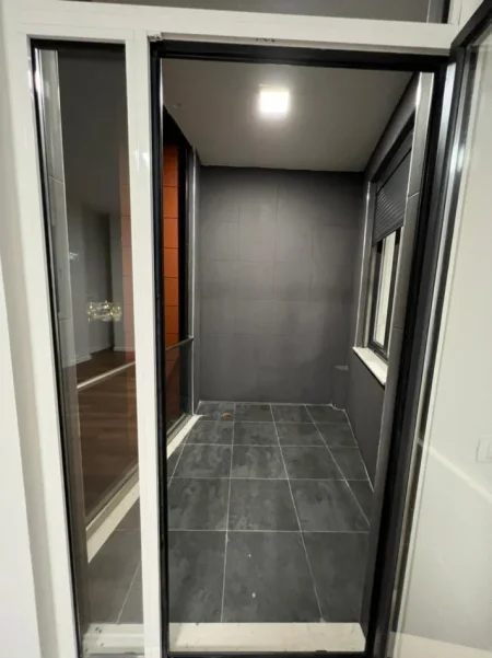 Tirane, jepet me qera zyre Kati 4, 130 m² 1.500 € (Qender)