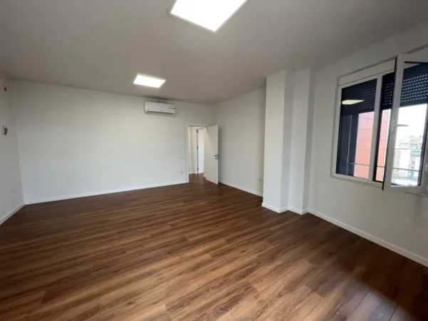 Tirane, jepet me qera zyre Kati 4, 130 m² 1.500 € (Qender)