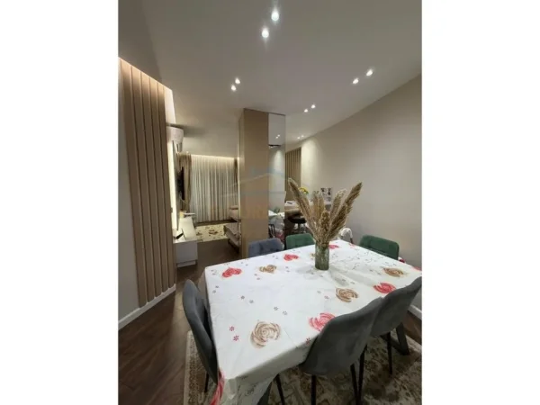 Tirane, shitet apartament 1+1 Kati 2, 96 m² 175.000 € (kodra e diellit)