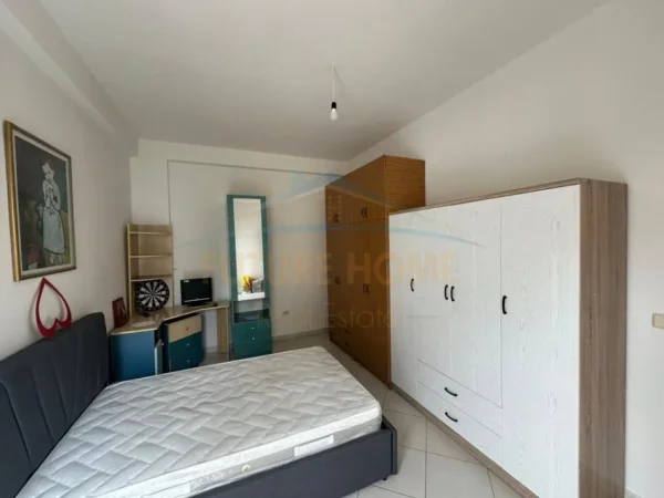 Tirane, jepet me qera apartament 2+1 Kati 4, 95 m² 750 € 