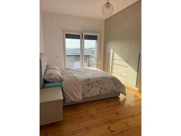 Tirane, jepet me qera apartament 2+1 Kati 6, 100 m² 800 € 