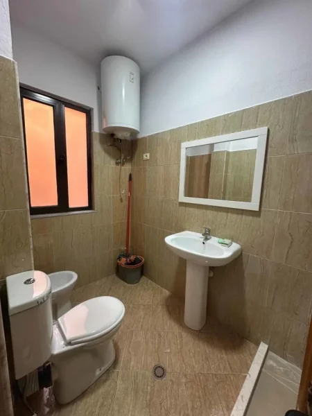 Tirane, jepet me qera apartament 2+1 Kati 3, 75 m² 450 € (ASTIR)