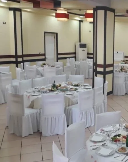 Tirane, jepet me qera ambjent biznesi Kati 0, 250 m² 2.500 € (JORDAN MISJA)