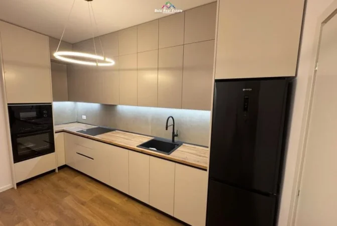 Tirane, jepet me qera apartament 1+1 Kati 8, 80 m² 570 € 