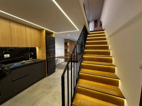 Tirane, shitet apartament duplex 1+1 Kati 1, 40 m² 119.000 € (kombinat)