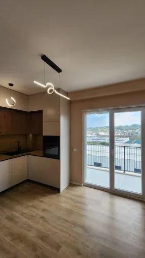 Tirane, jepet me qera apartament 1+1+Aneks+Ballkon Kati 8, 92 m² 550 € (QTU)