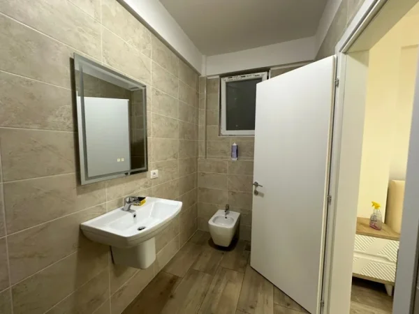 Tirane, jepet me qera apartament 2+1 Kati 2, 110 m² (Liqeni thate)
