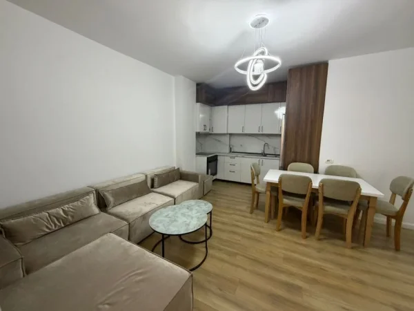 Tirane, jepet me qera apartament 2+1+Ballkon Kati 2, 79 m² 500 € (Apartament 2+1 Per Qera Astir I Sapomobiluar)