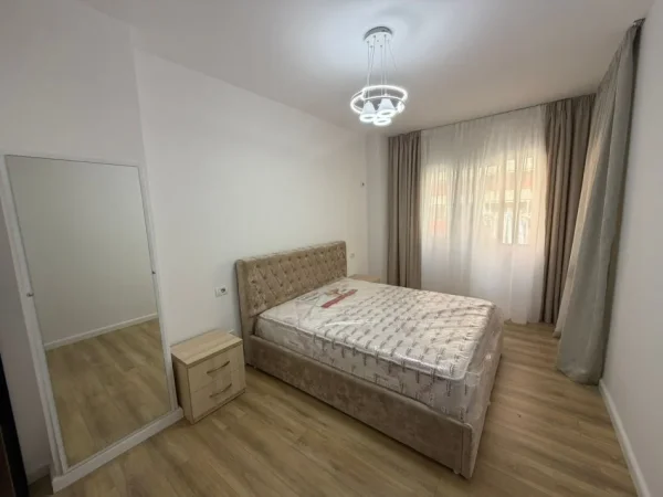 Tirane, jepet me qera apartament 2+1+Ballkon Kati 2, 79 m² 500 € (Apartament 2+1 Per Qera Astir I Sapomobiluar)