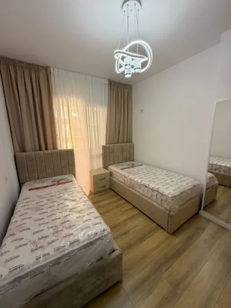 Tirane, jepet me qera apartament 2+1+Ballkon Kati 2, 79 m² 500 € (Apartament 2+1 Per Qera Astir I Sapomobiluar)