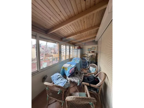 Tirane, jepet me qera apartament 2+1 , 90 m² 700 € (Rruga e Barrikadave)