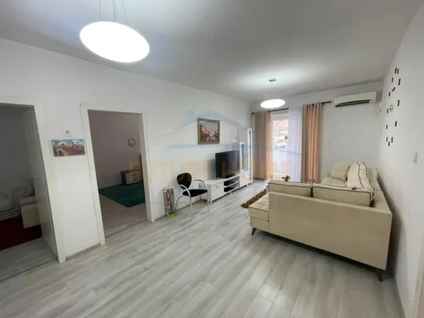 Tirane, jepet me qera apartament 2+1 Kati 6, 100 m² 900 € 
