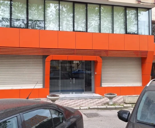 Tirane, jepet me qera dyqan Kati 0, 186 m² 3.000 € (RRUGA DRITAN HOXHA)
