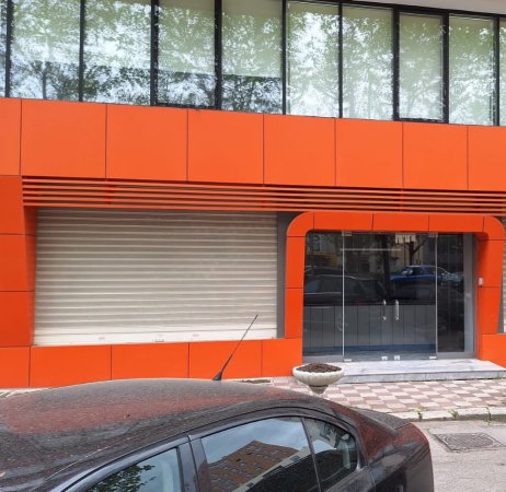 Tirane, jepet me qera dyqan Kati 0, 186 m² 3.000 € (RRUGA DRITAN HOXHA)