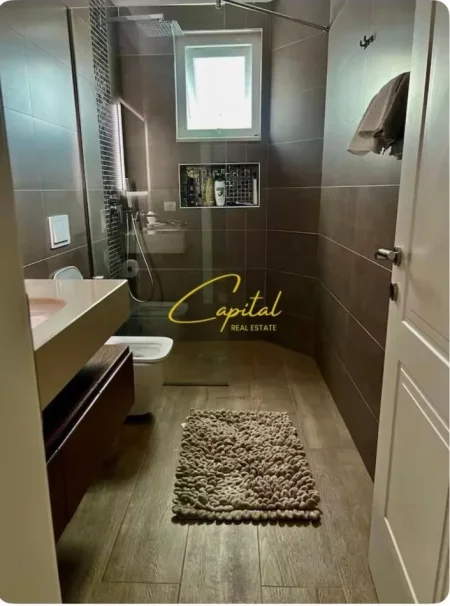 Tirane, jepet me qera apartament 2+1 Kati 2, 70 m² 1.500 € (QENDER)