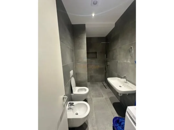 Tirane, jepet me qera apartament 1+1+Aneks+Ballkon Kati 3, 65 m² 600 € (Jordan Misja)