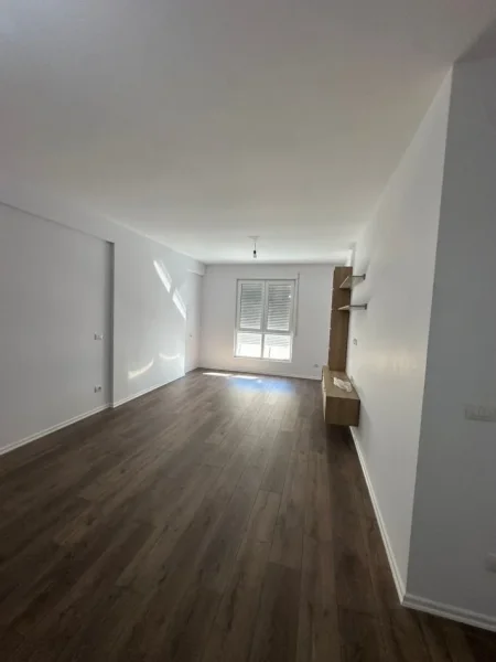 Tirane, jepet me qera apartament 2+1 Kati 5, 100 m² 550 € (5 MAJI)