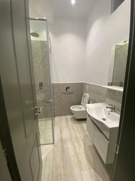 Tirane, jepet me qera apartament 2+1 Kati 1, 90 m² 700 € (RRUGA E DURRESIT)