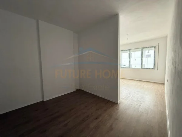 Tirane, shitet apartament 2+1 Kati 3, 116 m² 120.000 € (kamez)