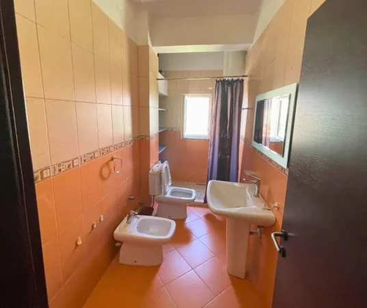 Tirane, jepet me qera shtepi , 160 m² 2.000 € (PAZARI I RI)