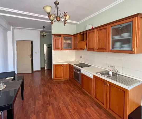 Tirane, jepet me qera shtepi , 160 m² 2.000 € (PAZARI I RI)