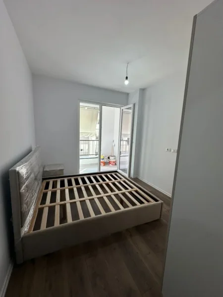 Tirane, jepet me qera zyre Kati 5, 100 m² 550 € (5 MAJI)