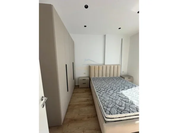 Tirane, jepet me qera apartament 1+1 Kati 3, 65 m² 600 € (Jordan Misja)
