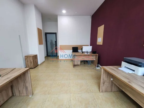 Tirane, jepet me qera zyre Kati 2, 40 m² 490 € (Myslym Shyri)